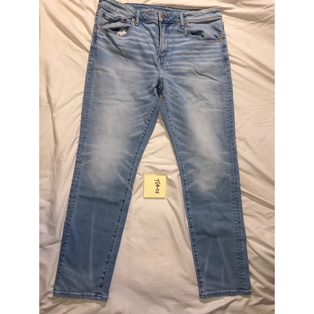 American Eagle Athletic Fit Light Wash Denim Jeans Mens 36x32 Stretch T09-01